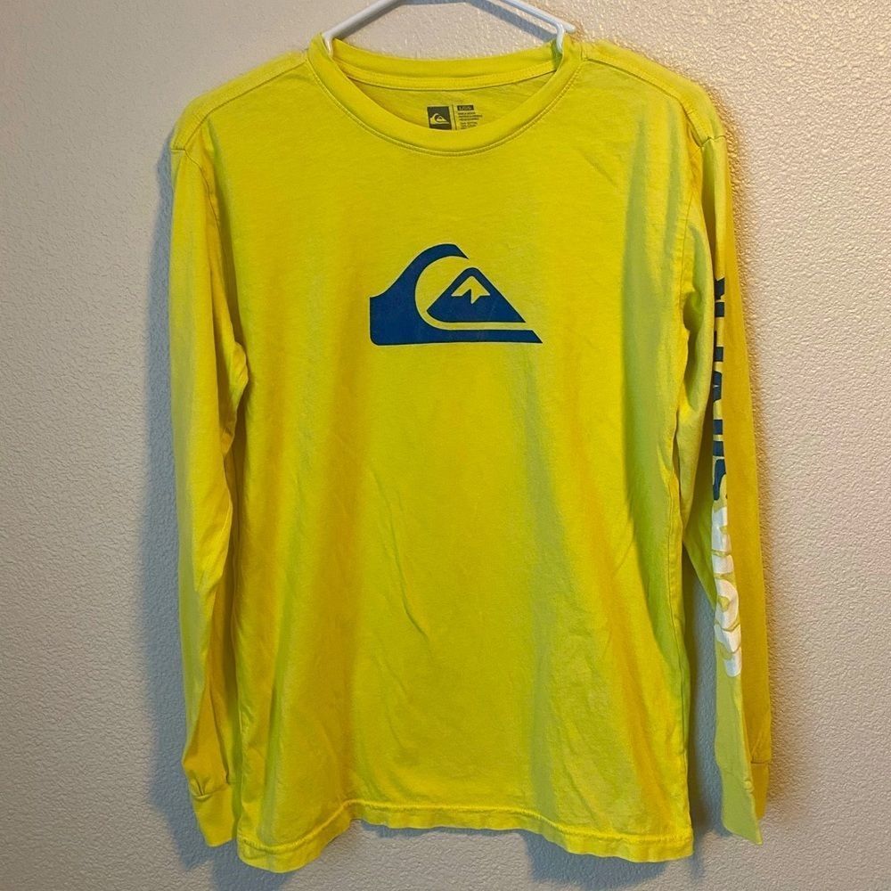 Great condition Mens Quick Silver long sleeve tee!